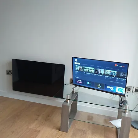 Comfortable Modern 1 Bedroom In -convenient For Up To 3 *