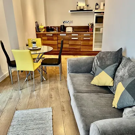 Comfortable Modern 1 Bedroom In -convenient For Up To 3