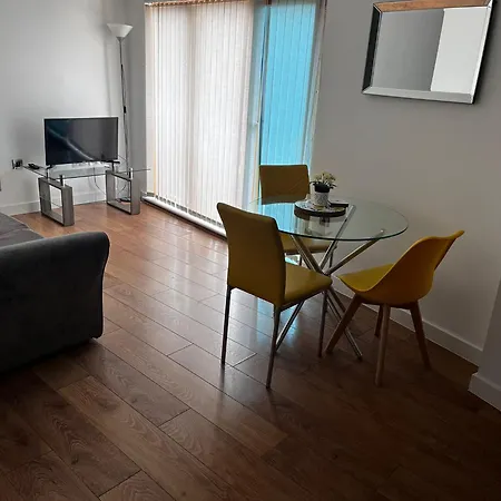 Comfortable Modern 1 Bedroom In -convenient For Up To 3 Apartment